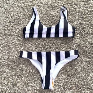 New Stripe Bikini 🖤🤍 read description on size
